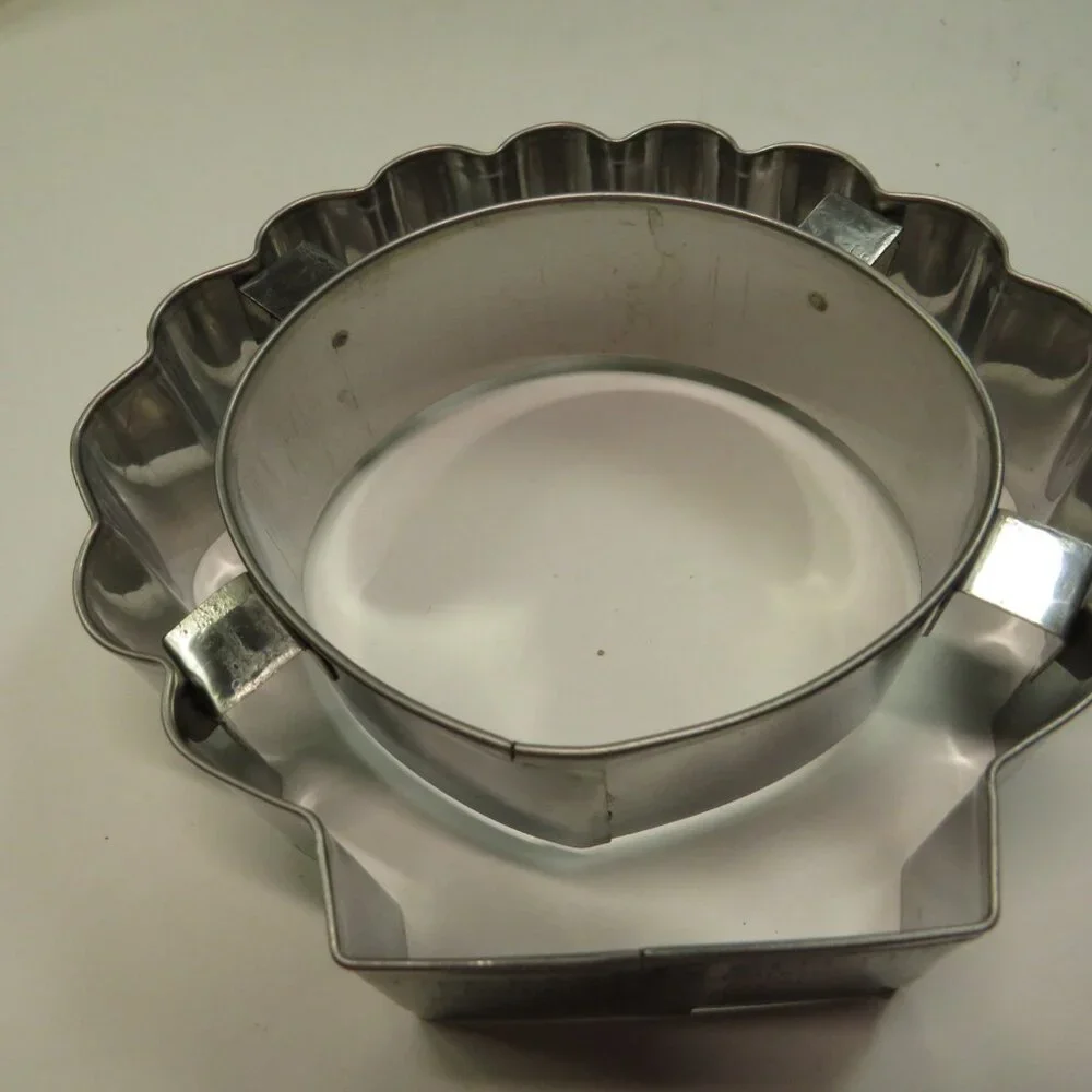 Mini Puff Pastry SEASHELL Shape Cutter w original box stainless steel METAL